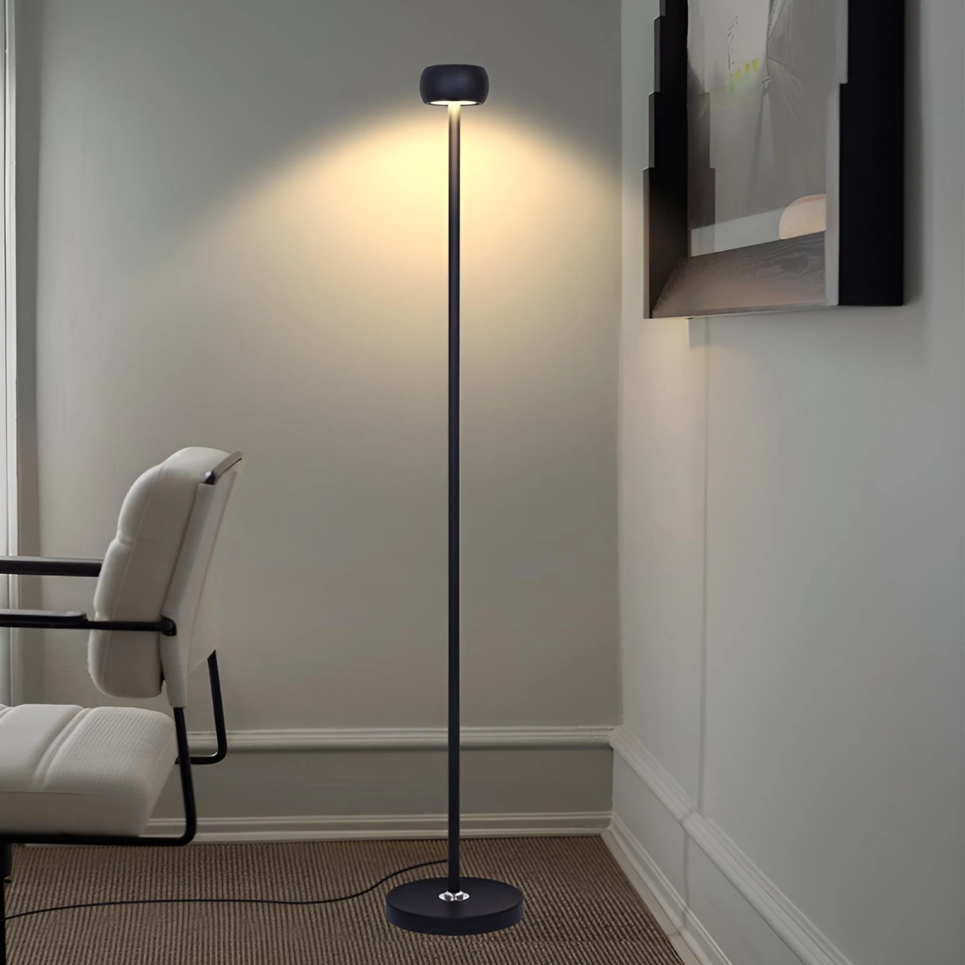 Напольная лампа в стиле минимализма картинка