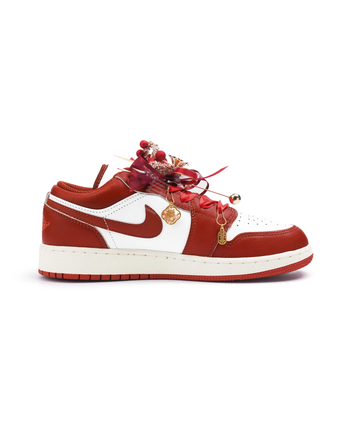 Jordan Air Jordan 1 GS женские кроссовки красные с жемчужными подвесками картинка