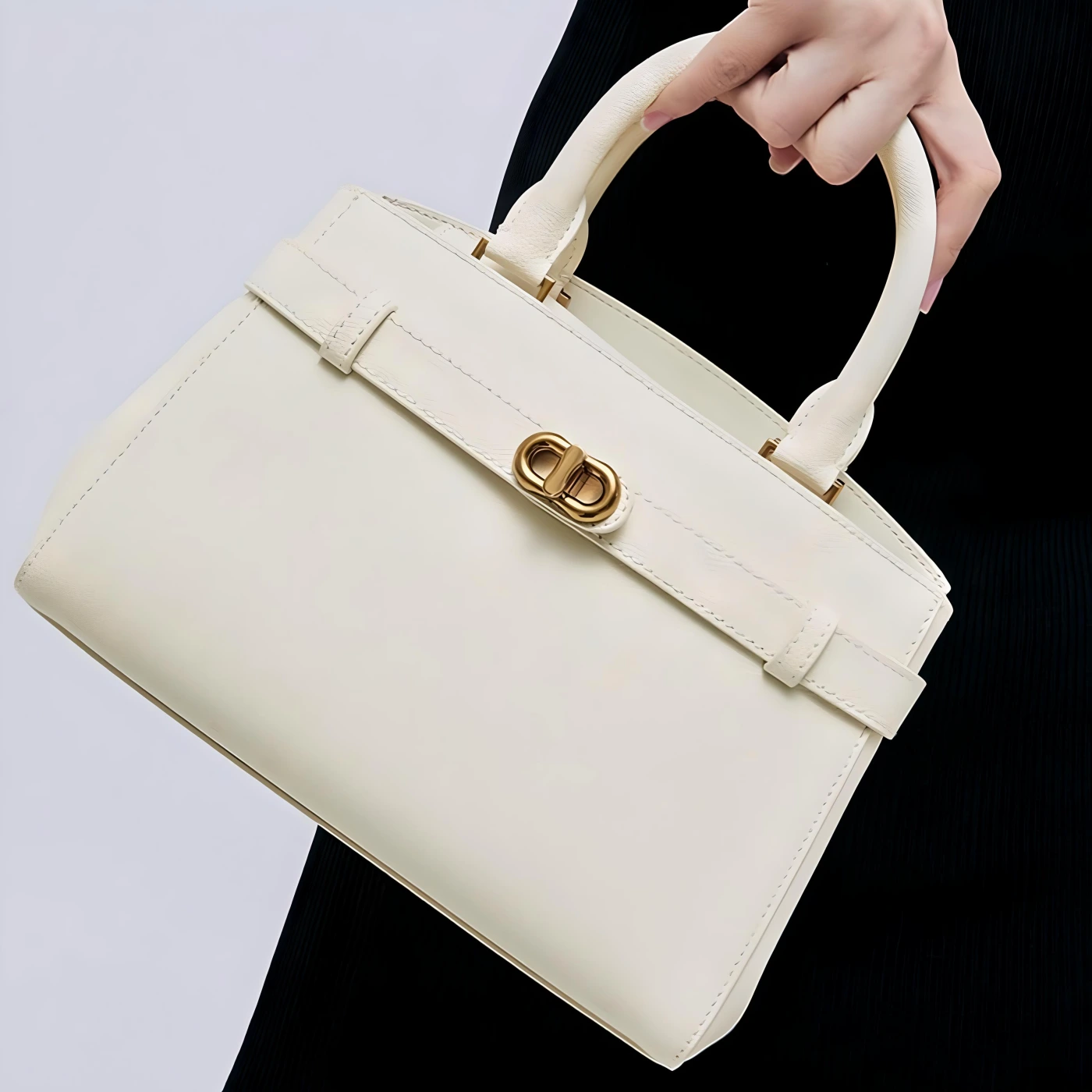 Портативная стильная сумка CHARLES&KEITH картинка