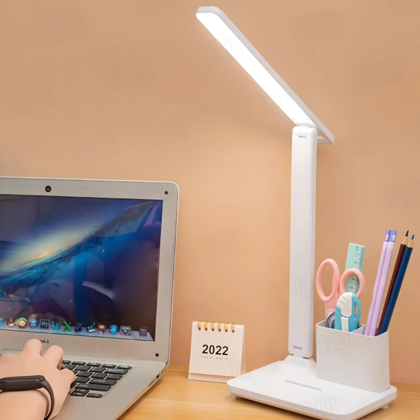 Многофункциональная настольная лампа для школы картинка