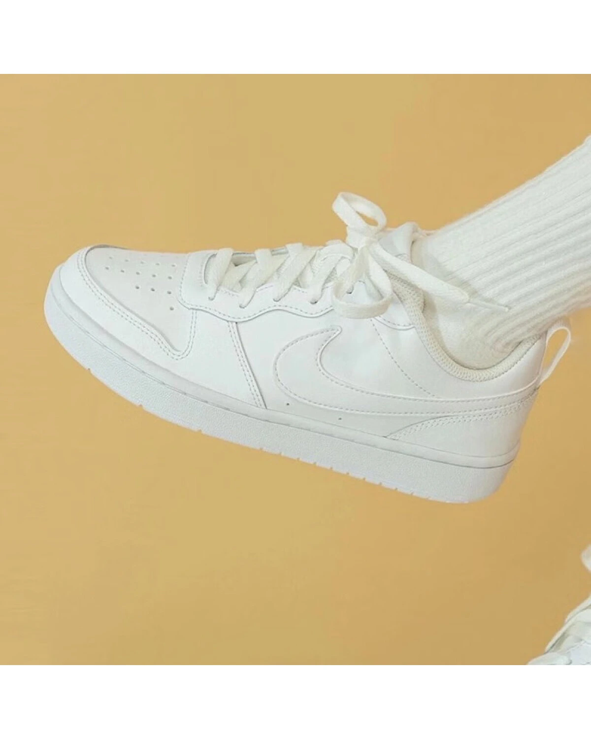 Nike Court Borough Low 2 детские кеды белые с амортизацией и износостойкостью картинка