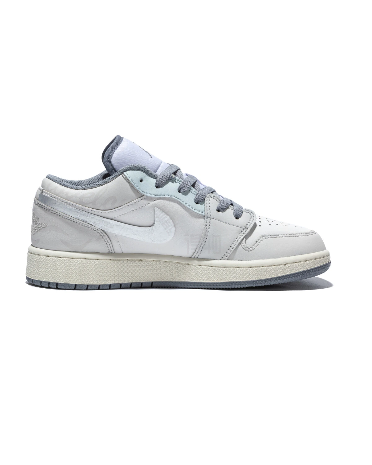 Jordan Air Jordan 1 женские кроссовки бело-серебристые картинка