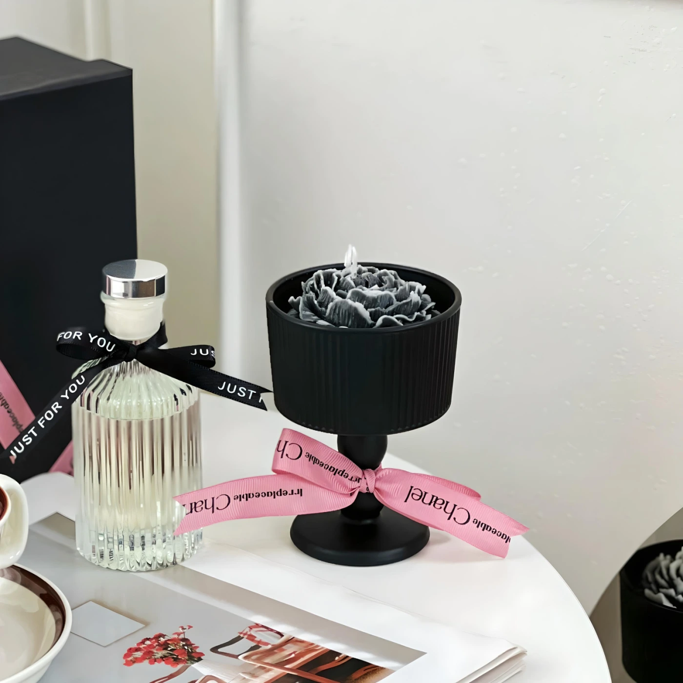 Подарочная коробка с ароматическими свечами картинка