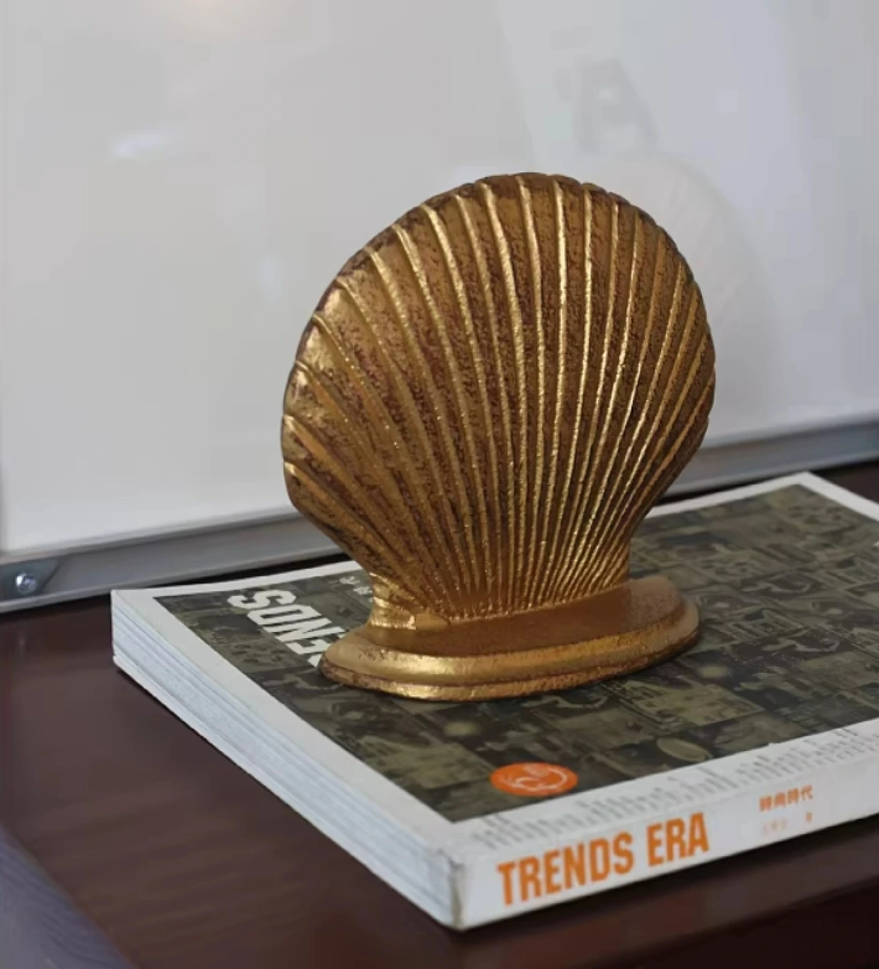 Книгодержатель настольный в виде ракушки, винтажный (золото) картинка
