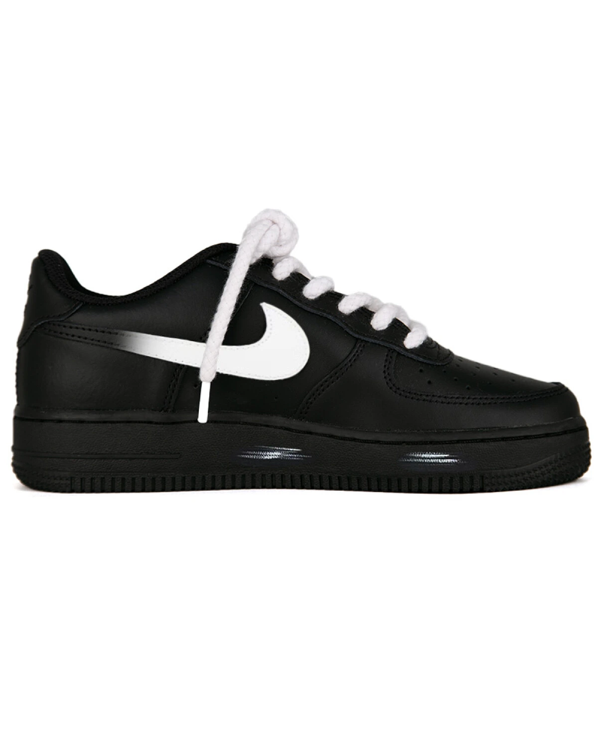 Nike Air Force 1 кроссовки черные с белым логотипом картинка