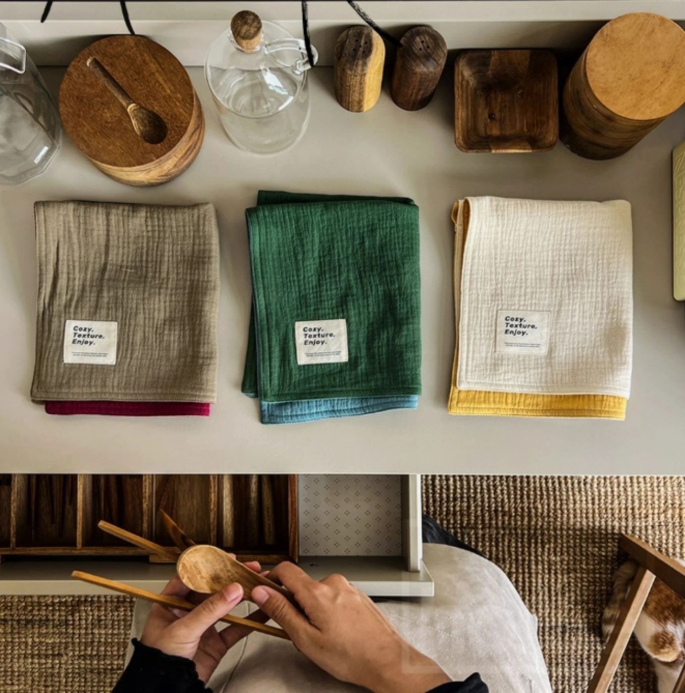 Двухстороннее хлопковое полотенце AhaHome в скандинавском стиле (бордовый, хаки) картинка