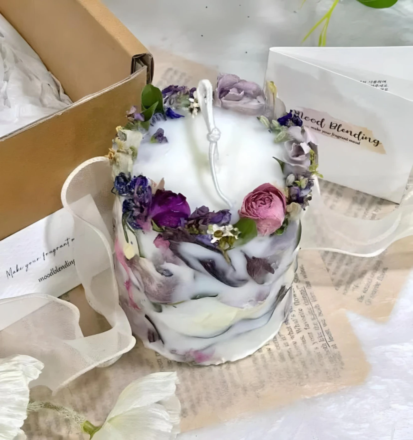 Ароматическая свеча с тиснением в виде розы картинка