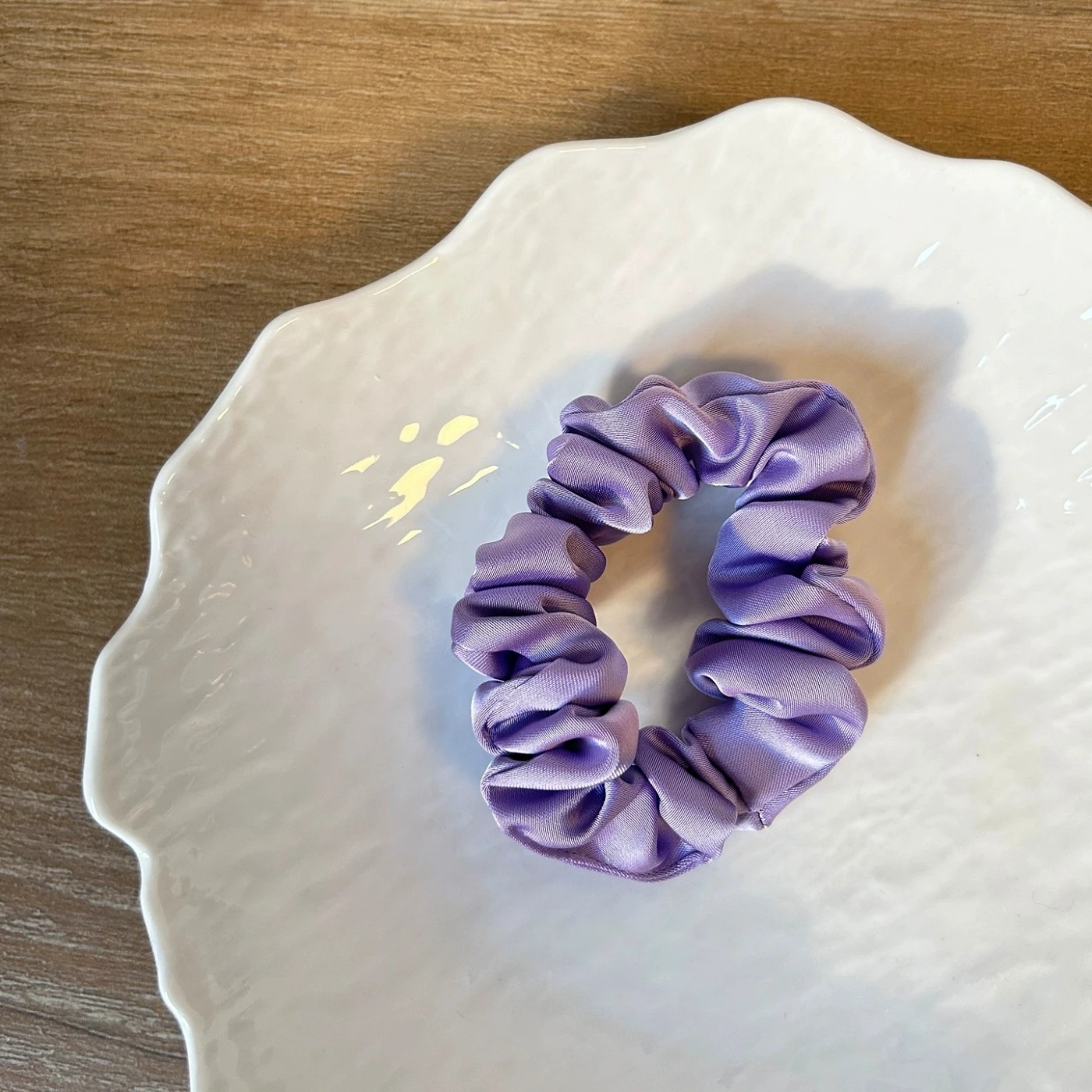 Минималистичная резинка для волос (Фиолетовый) картинка