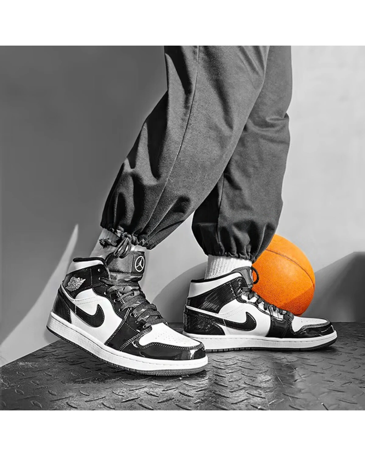 Jordan Air Jordan 1 Mid SE All-Star Weekend детские кроссовки лаковая кожа черно-белые картинка