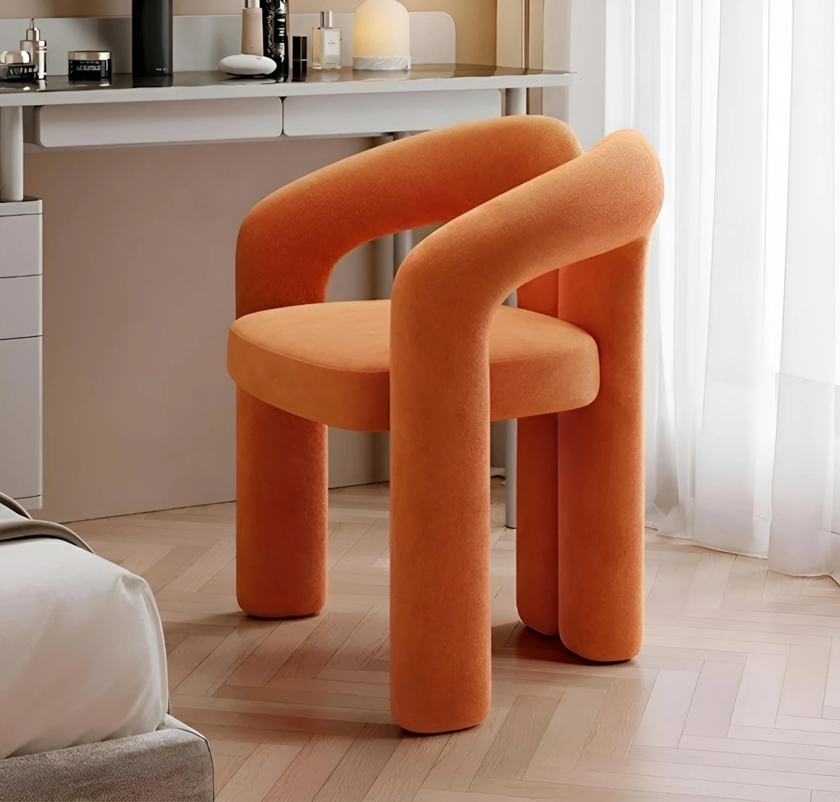 Акцентное дизайнерское кресло с велюровой обивкой (Оранжевый) картинка