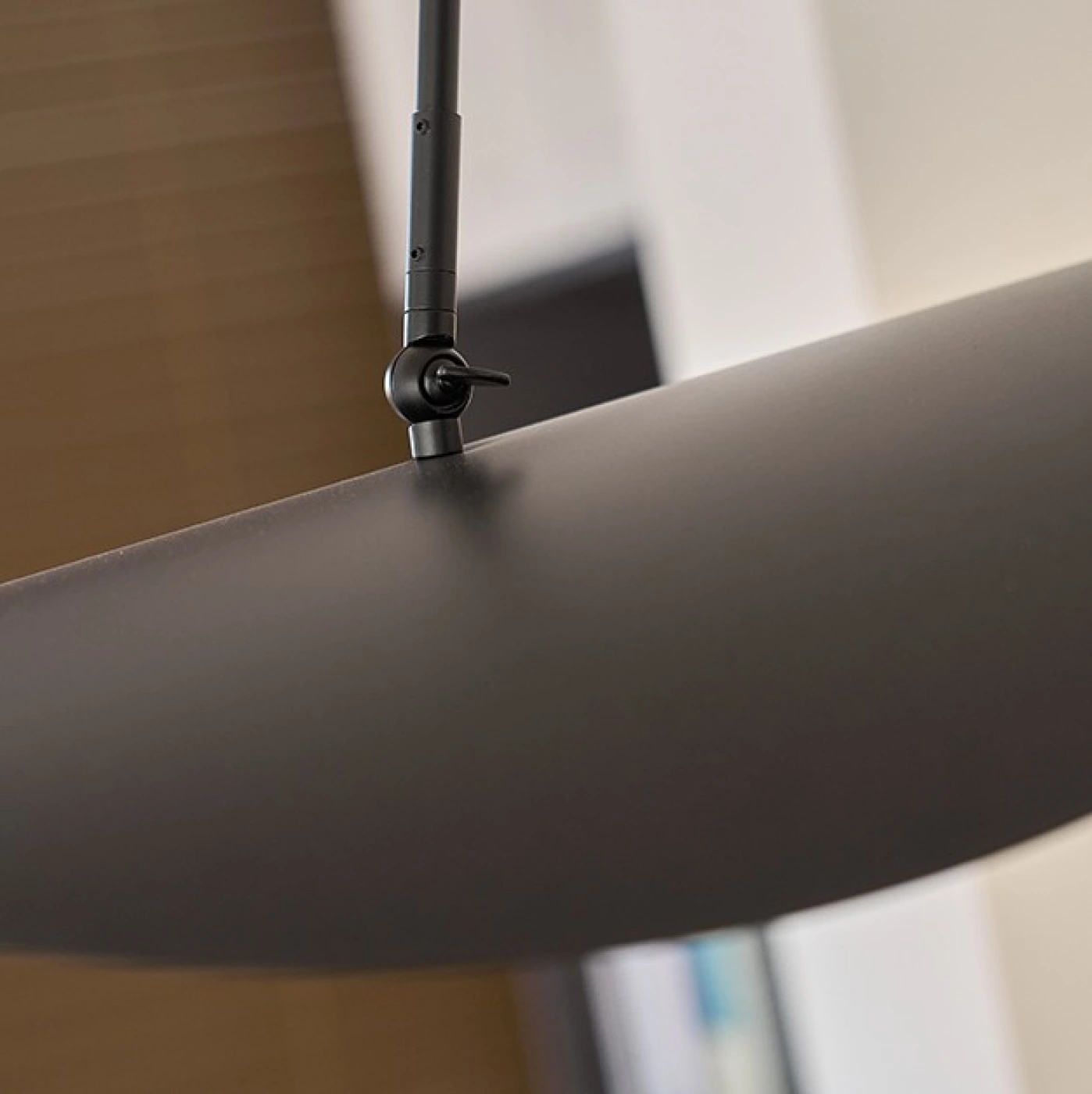 Напольная лампа с плоским абажуром картинка