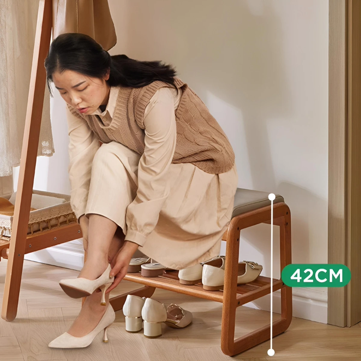 Обувница-банкетка с мягким сиденьем из массива дерева 80см (Бежевый) картинка