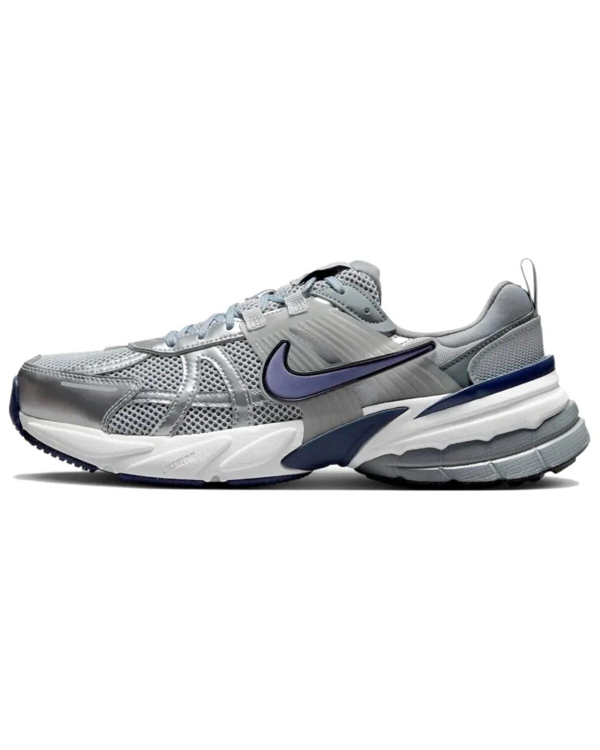 Nike V2K Run unisex кроссовки серо-серебристые сетчатые для бега и повседневной носки картинка
