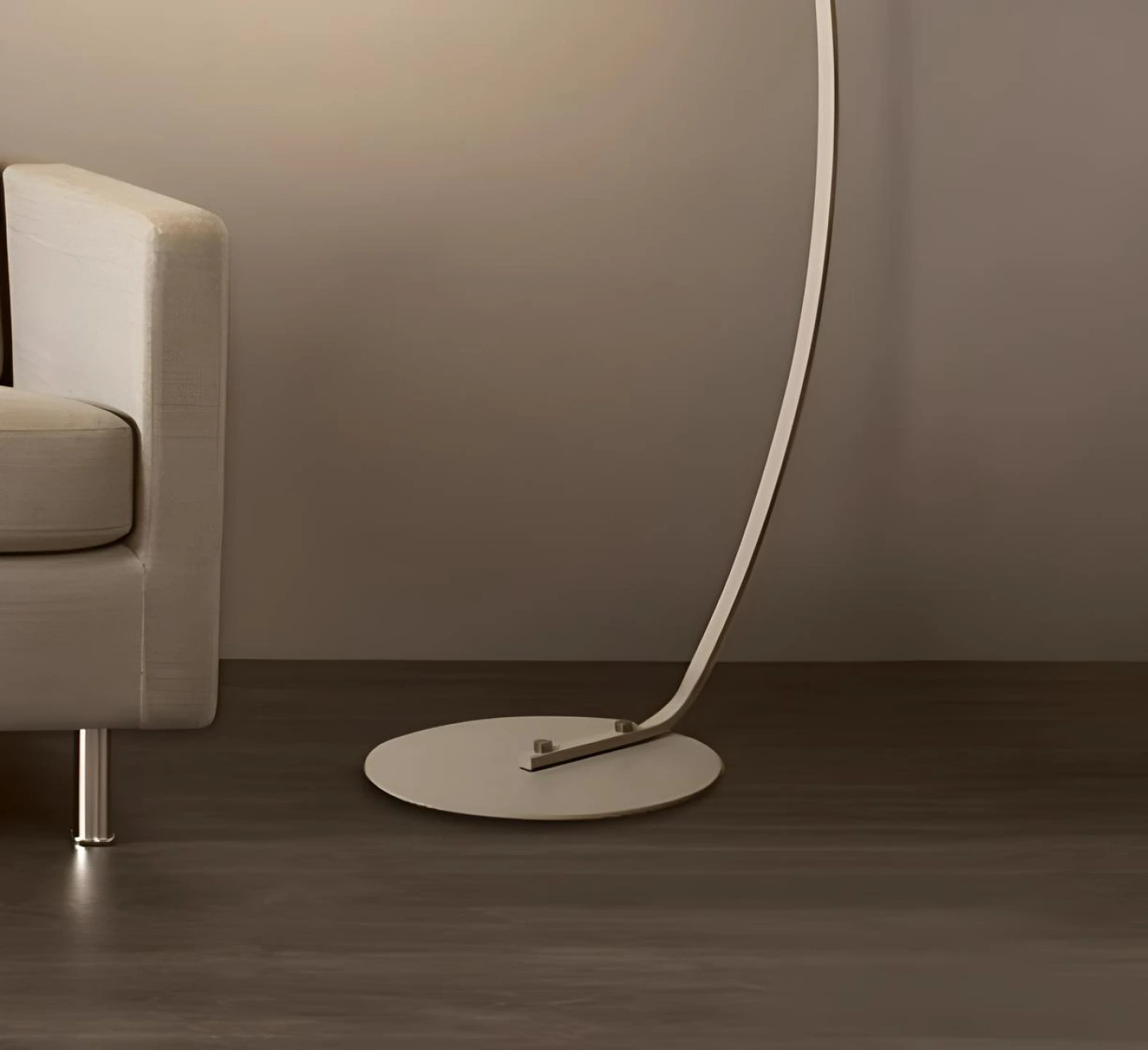 Напольный светильник с изогнутым кронштейном (белый) картинка