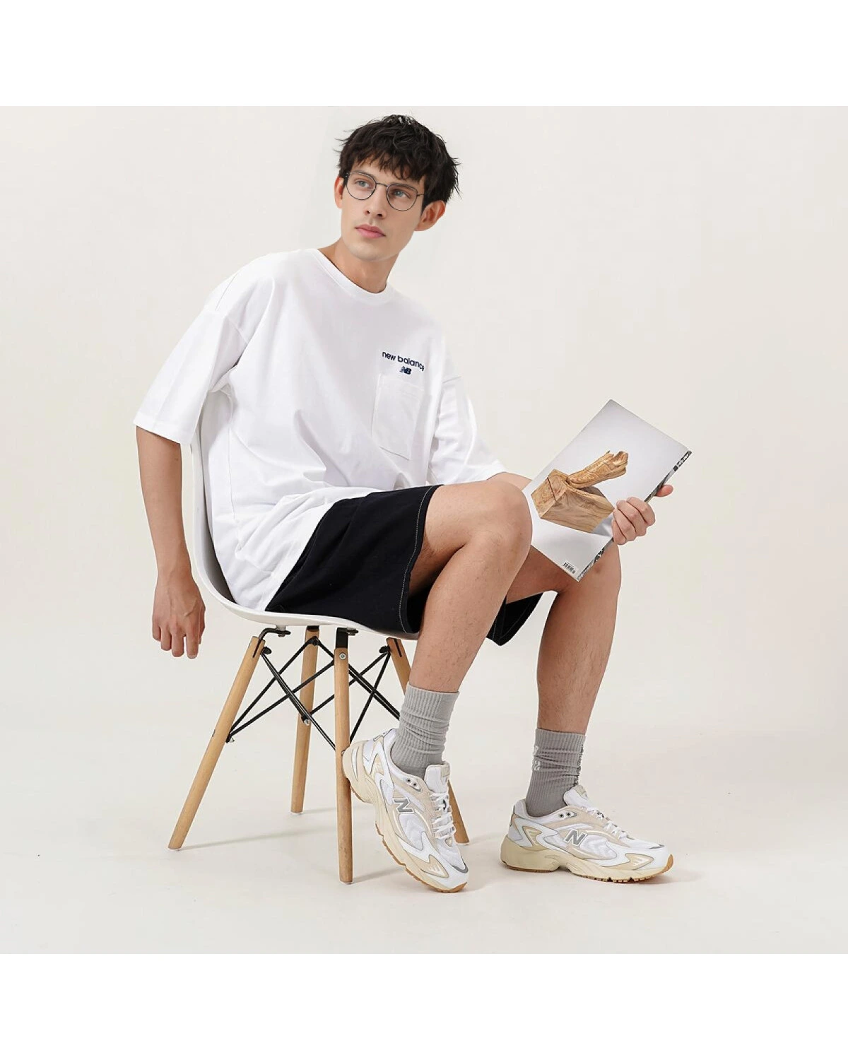 New Balance NB 725 V1 unisex кроссовки бежевые с белыми вставками картинка