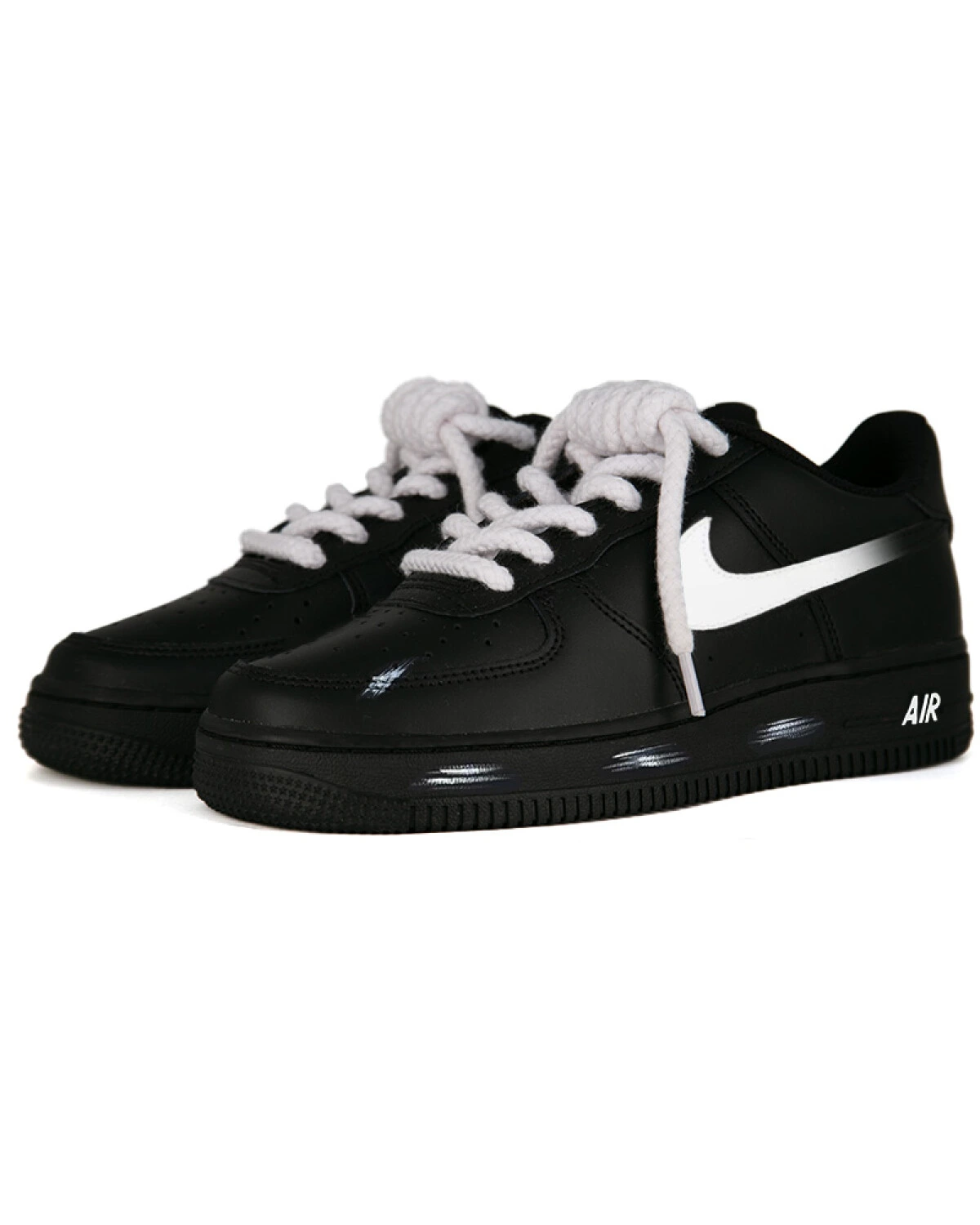 Nike Air Force 1 кроссовки черные с белым логотипом картинка