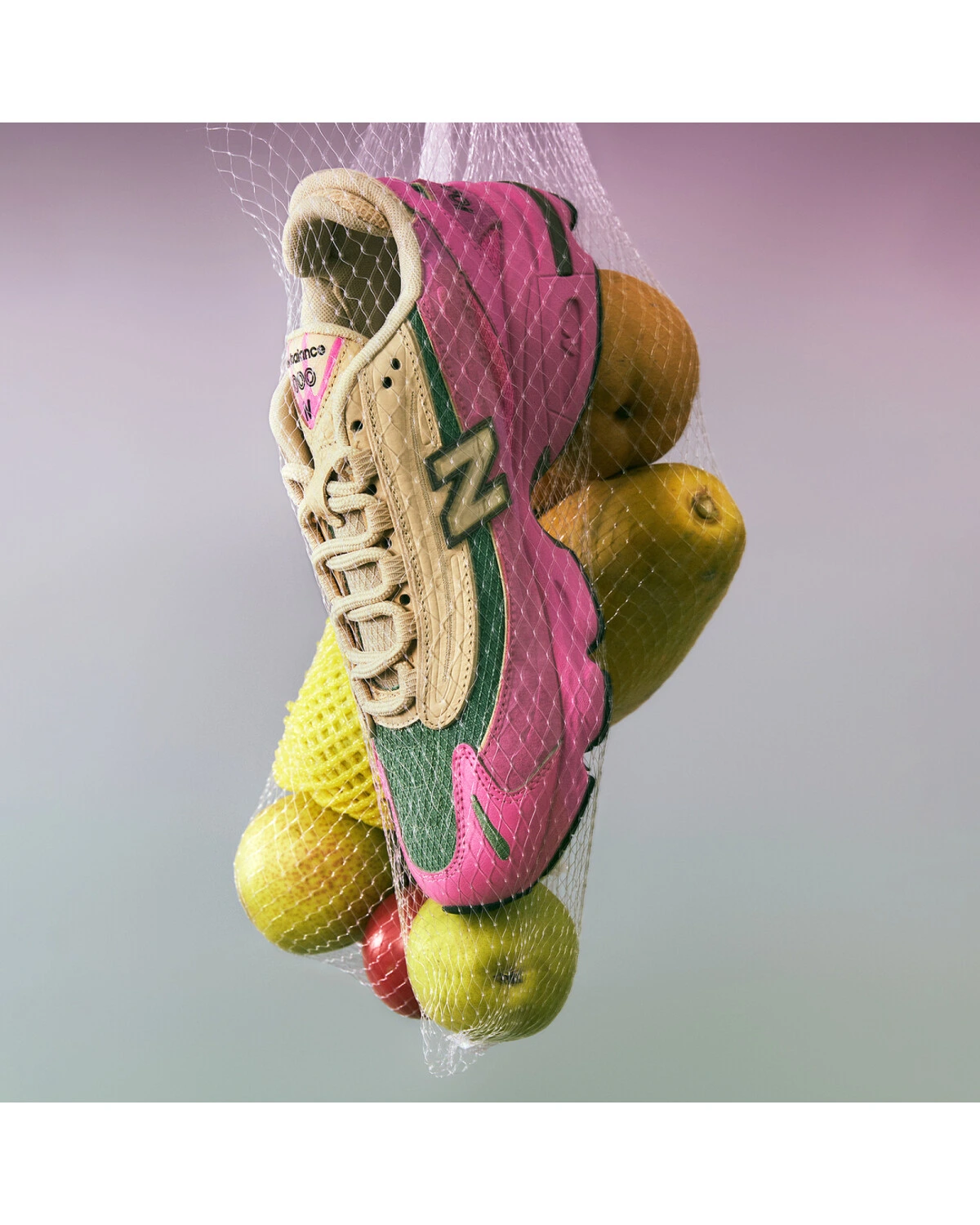 New Balance 1000 унисекс кроссовки розово-бежевые из кожи и замши картинка