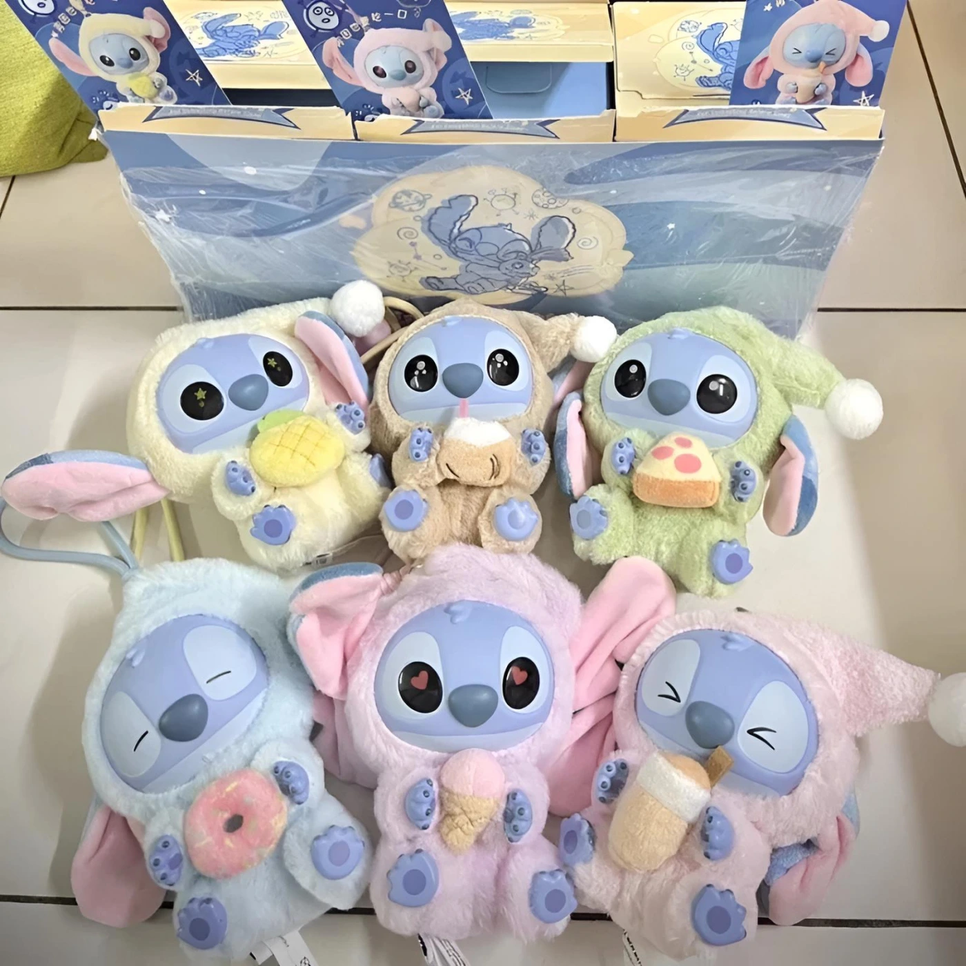 Коллекционная фигурка MINISO Stitch Eat Some Thing Before Sleep (Светло-розовый) картинка