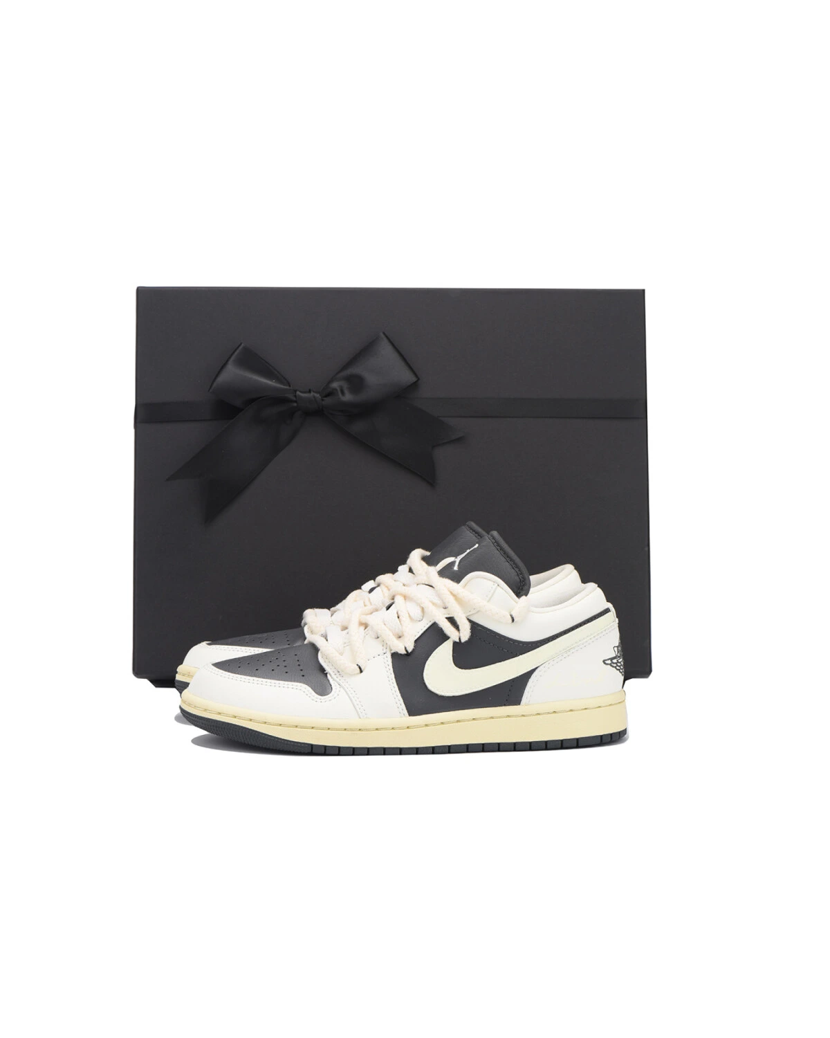 Jordan Air Jordan 1 женские кроссовки черно-белые картинка