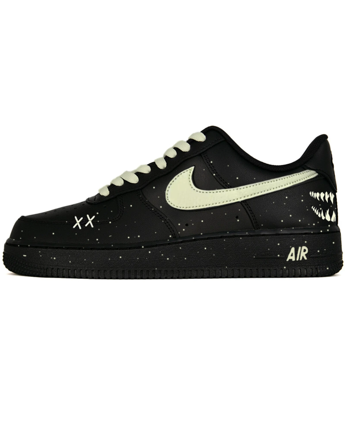 Nike Air Force 1 unisex кроссовки черные с белым логотипом картинка