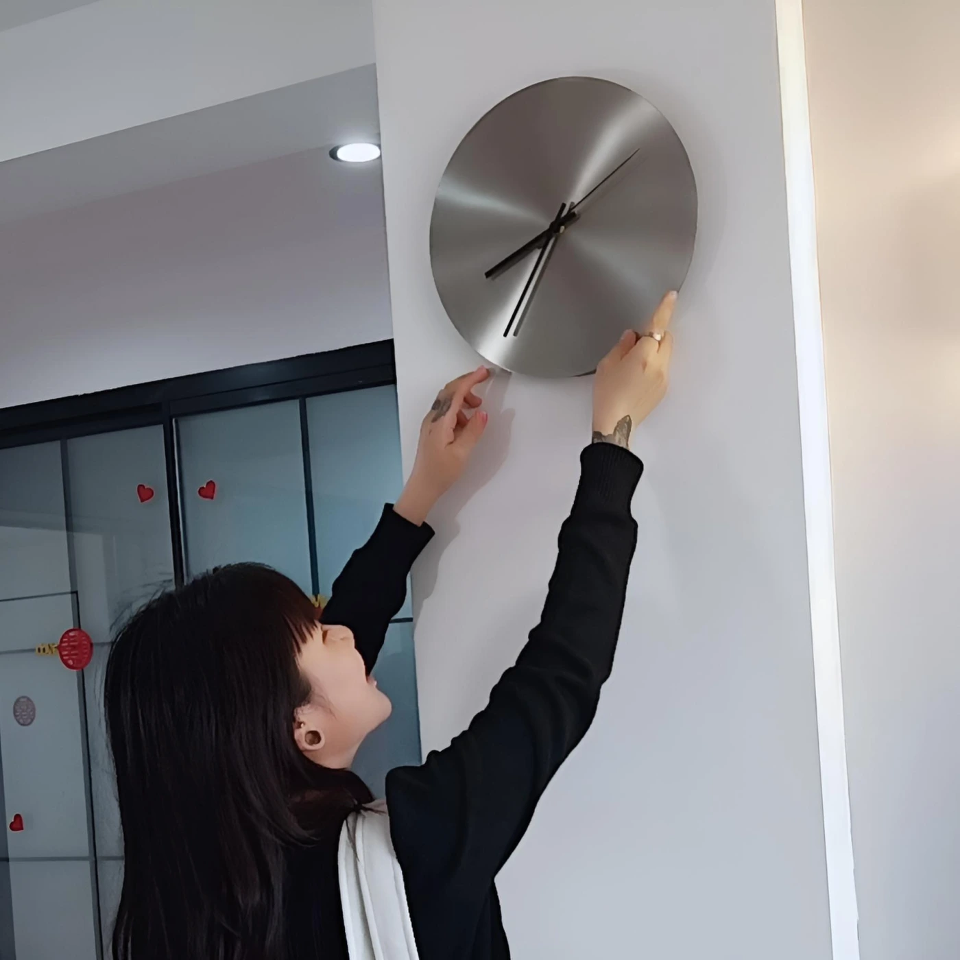 Настенные часы в индустриальном стиле картинка