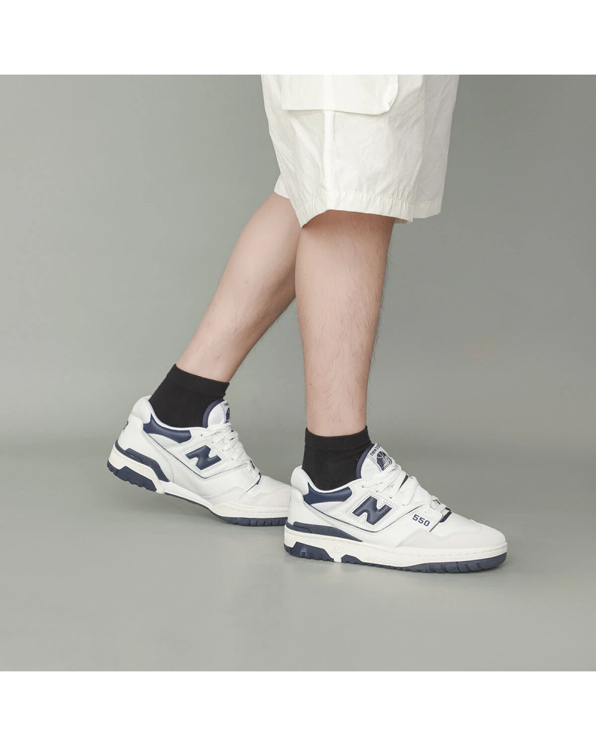 New Balance 550 unisex кроссовки белые с кожаной отделкой картинка