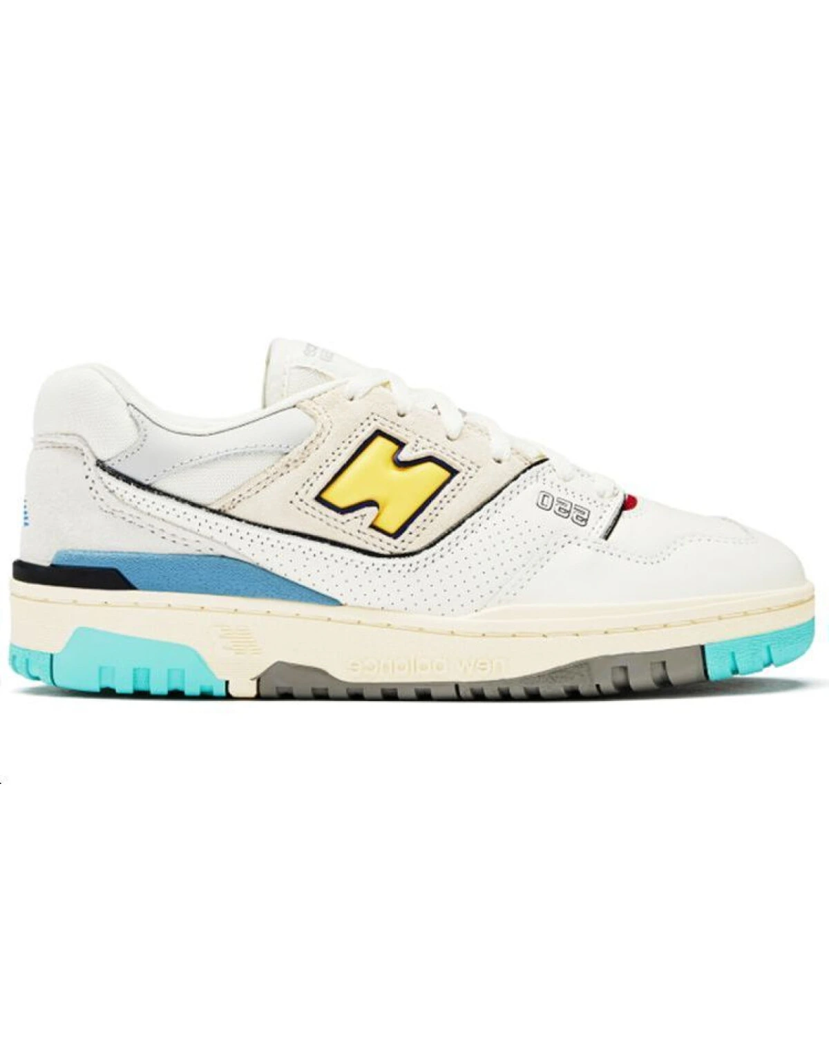 New Balance 550 unisex кроссовки белые с серо-голубыми вставками картинка