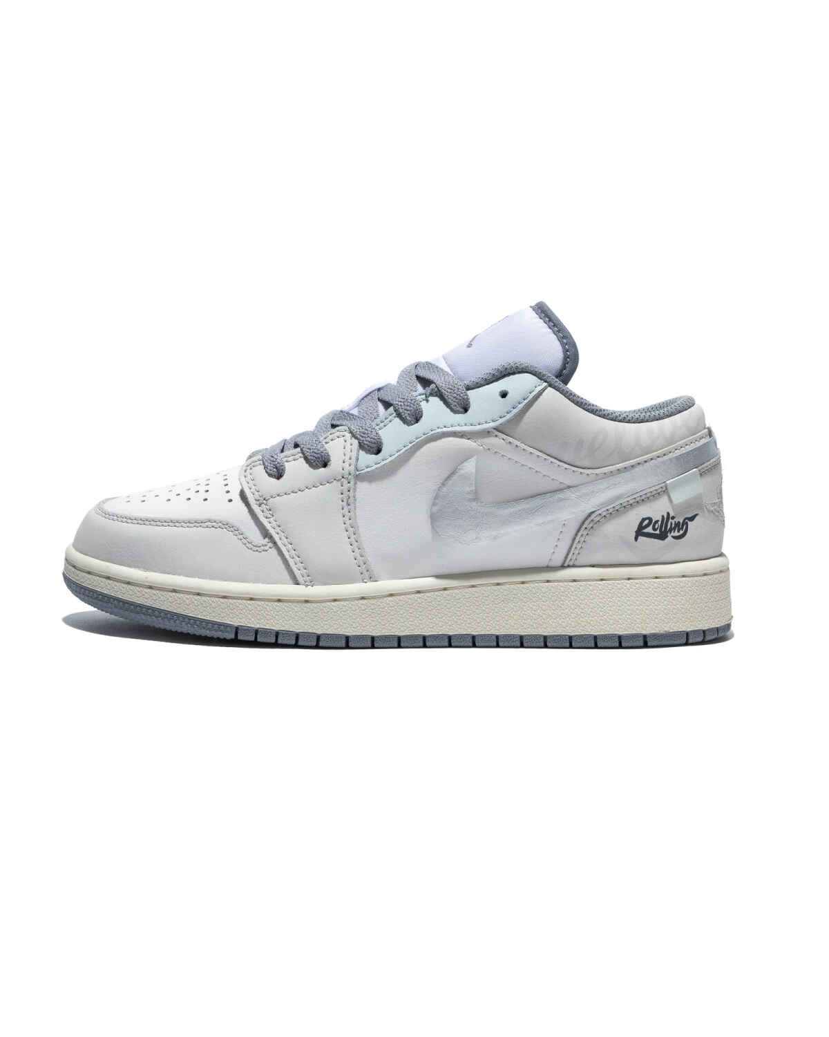 Jordan Air Jordan 1 женские кроссовки бело-серебристые картинка