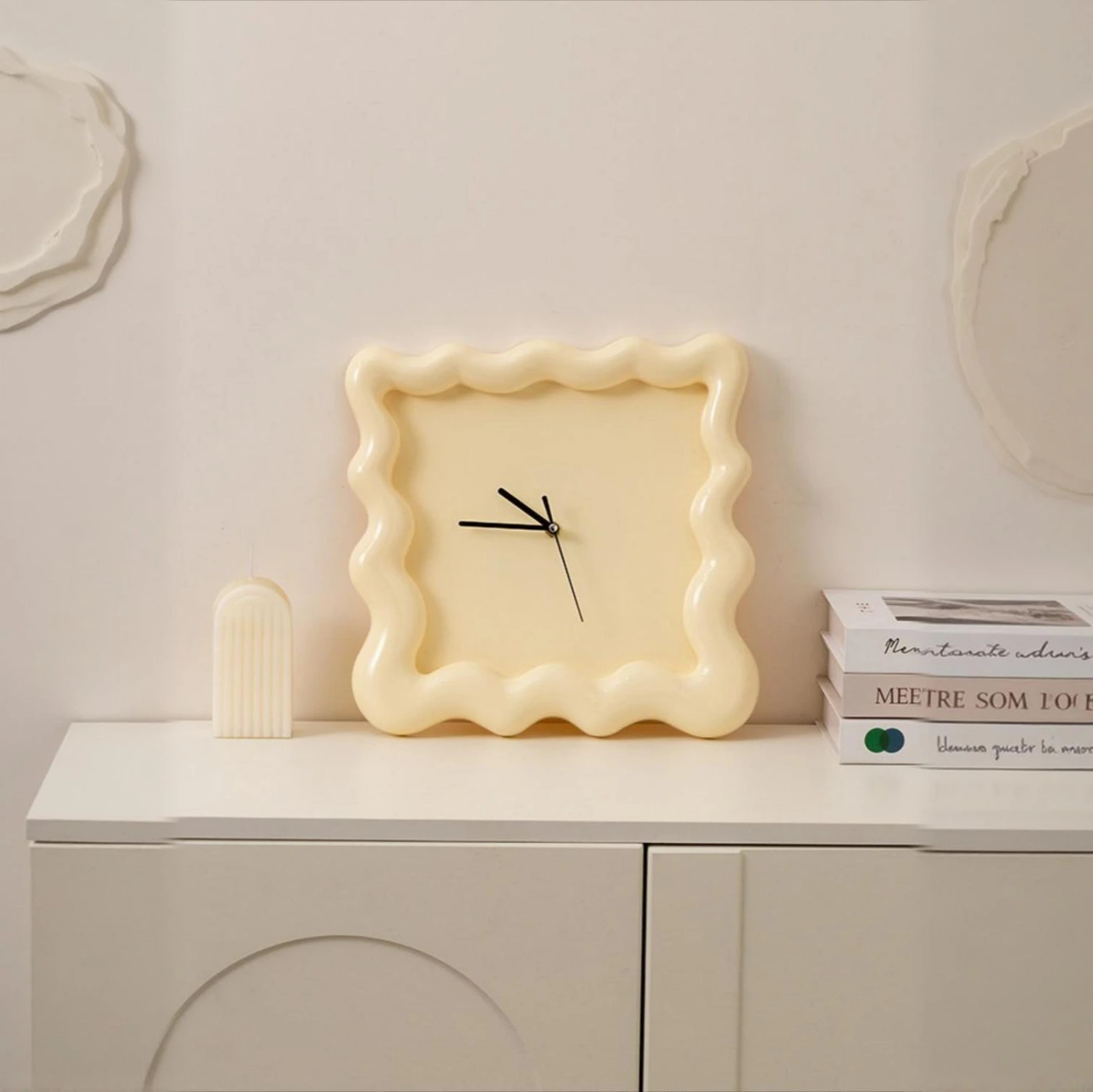 Настенные часы квадратные в стиле «Печенье», бесшумный ход (молочный) картинка