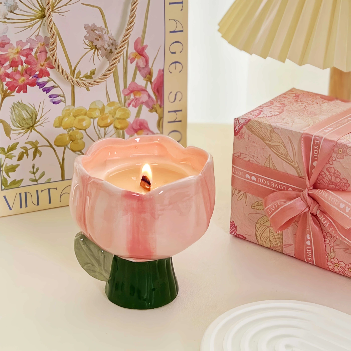 Ароматическая свеча в виде тюльпана картинка