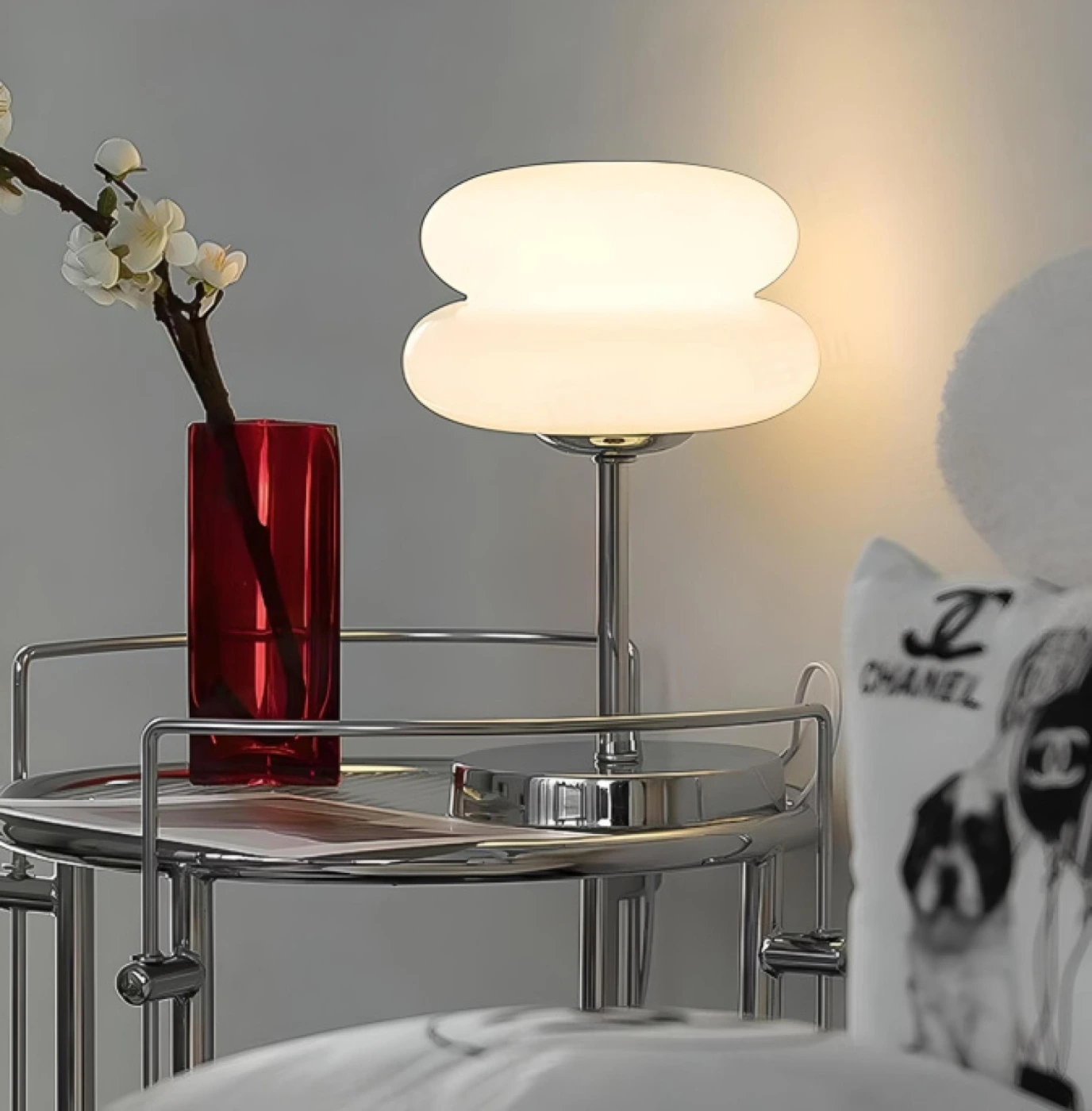 Настольная лампа в стиле баухаус картинка