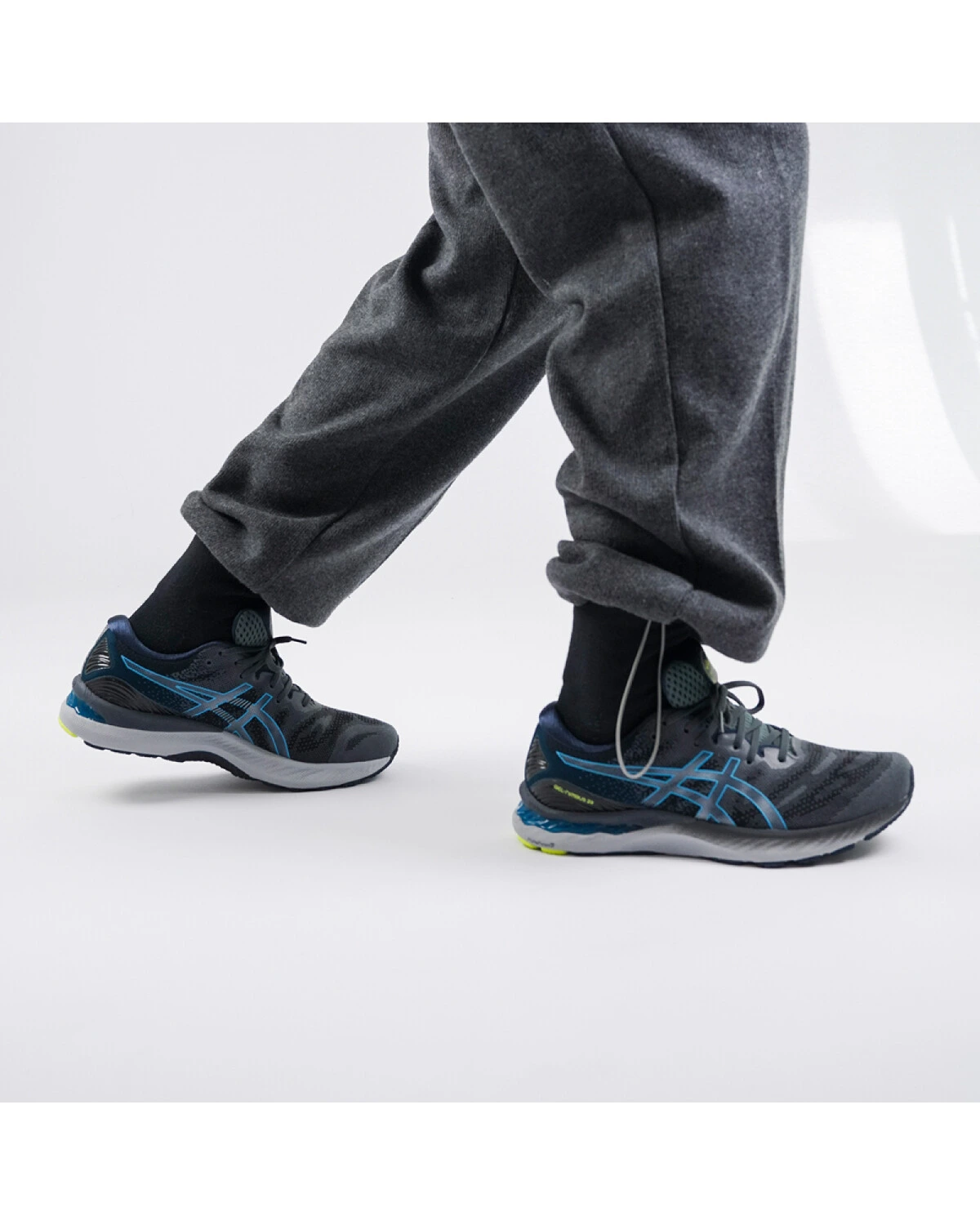 Asics GEL-Nimbus 23 мужские кроссовки для бега серые с амортизацией картинка