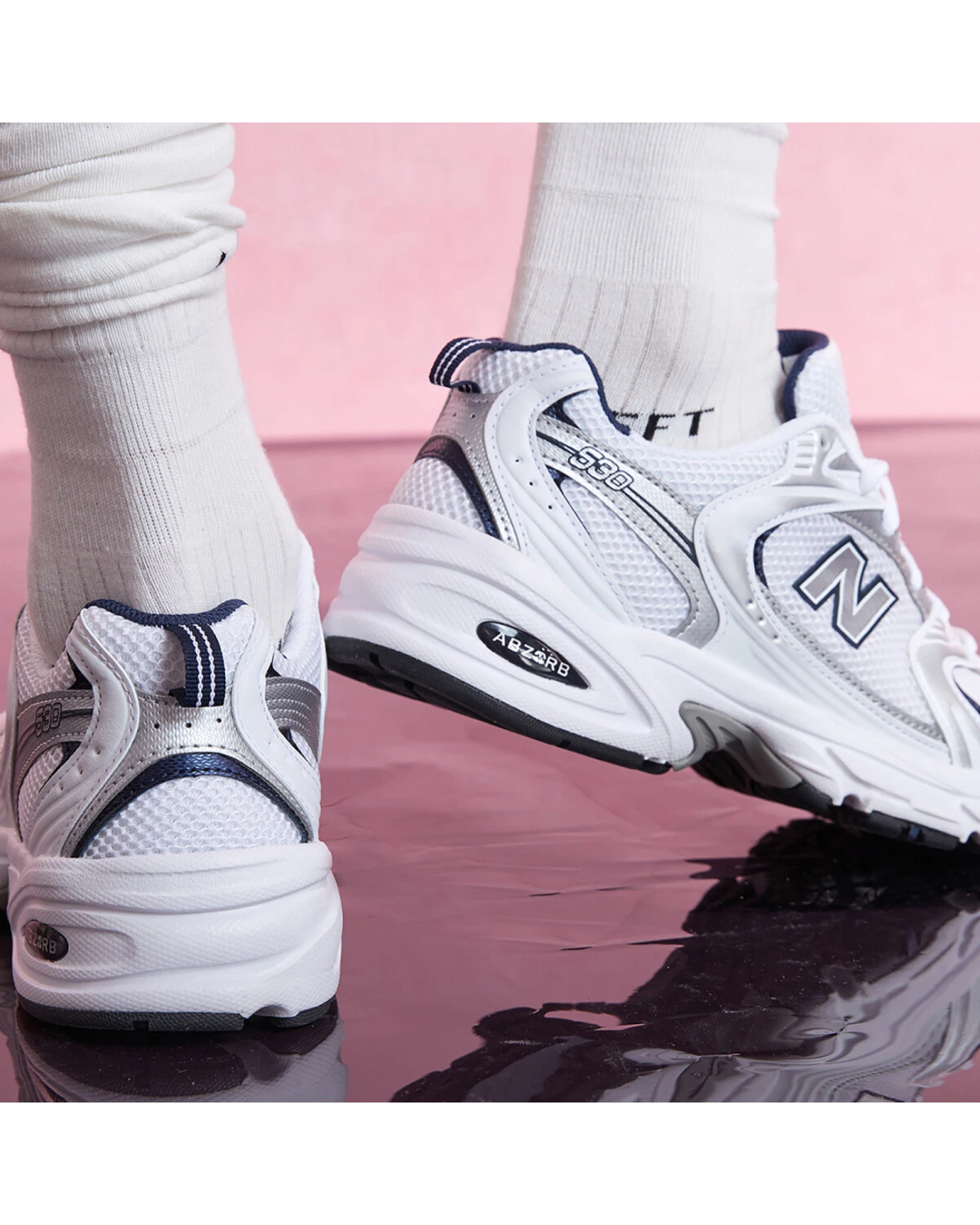 New Balance 530 unisex кроссовки белые с серебристыми вставками картинка