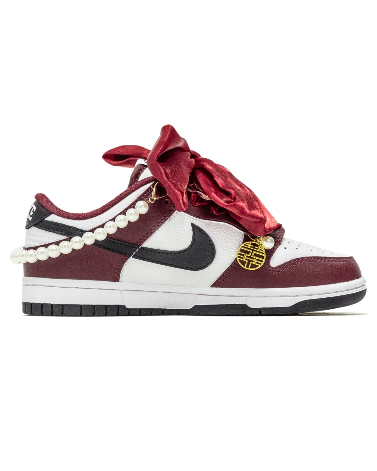 Nike Dunk женские кроссовки бордово-белые с жемчугом картинка