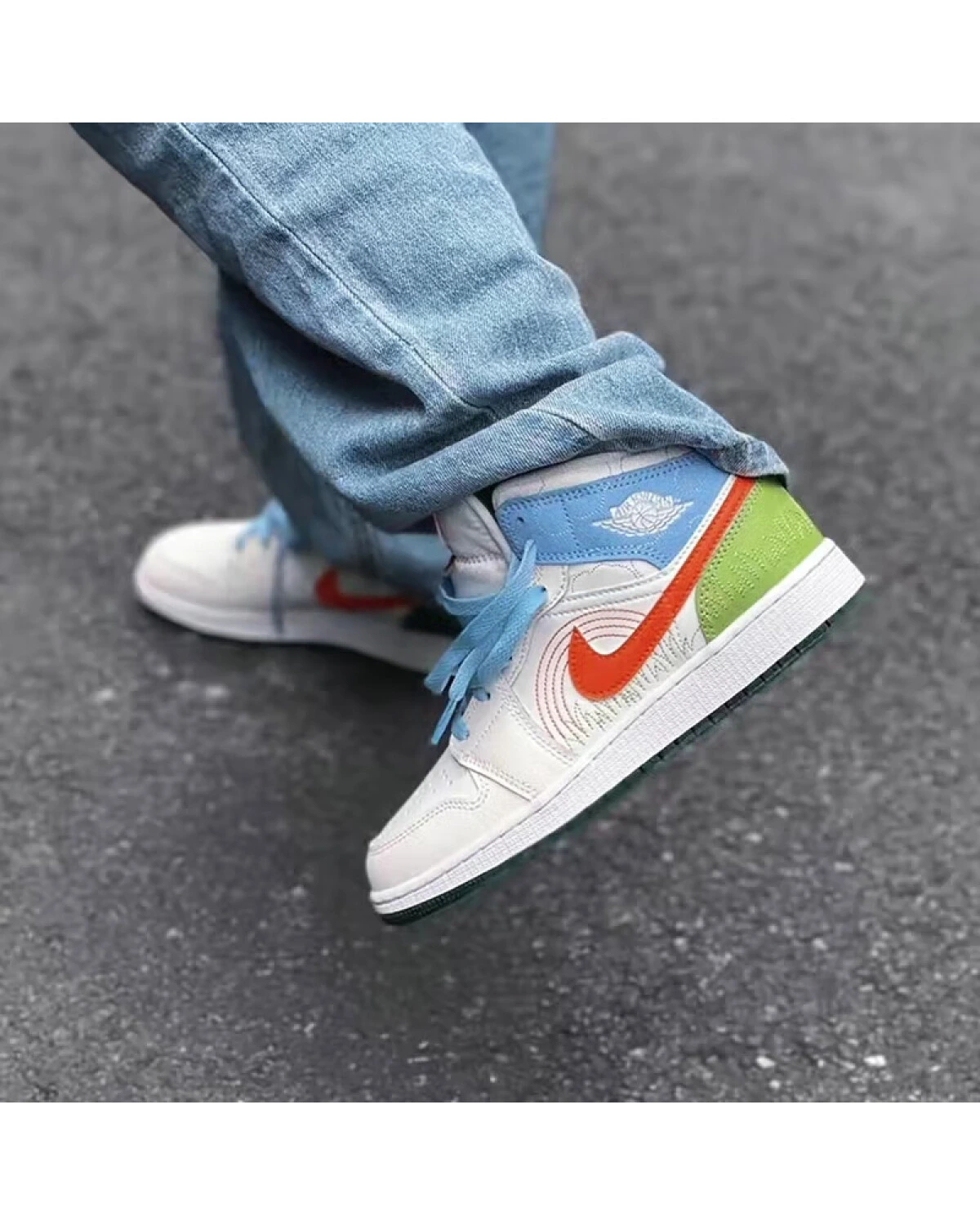 Jordan Air Jordan 1 Mid SE "Stitch" детские баскетбольные кроссовки бело-оранжевые картинка
