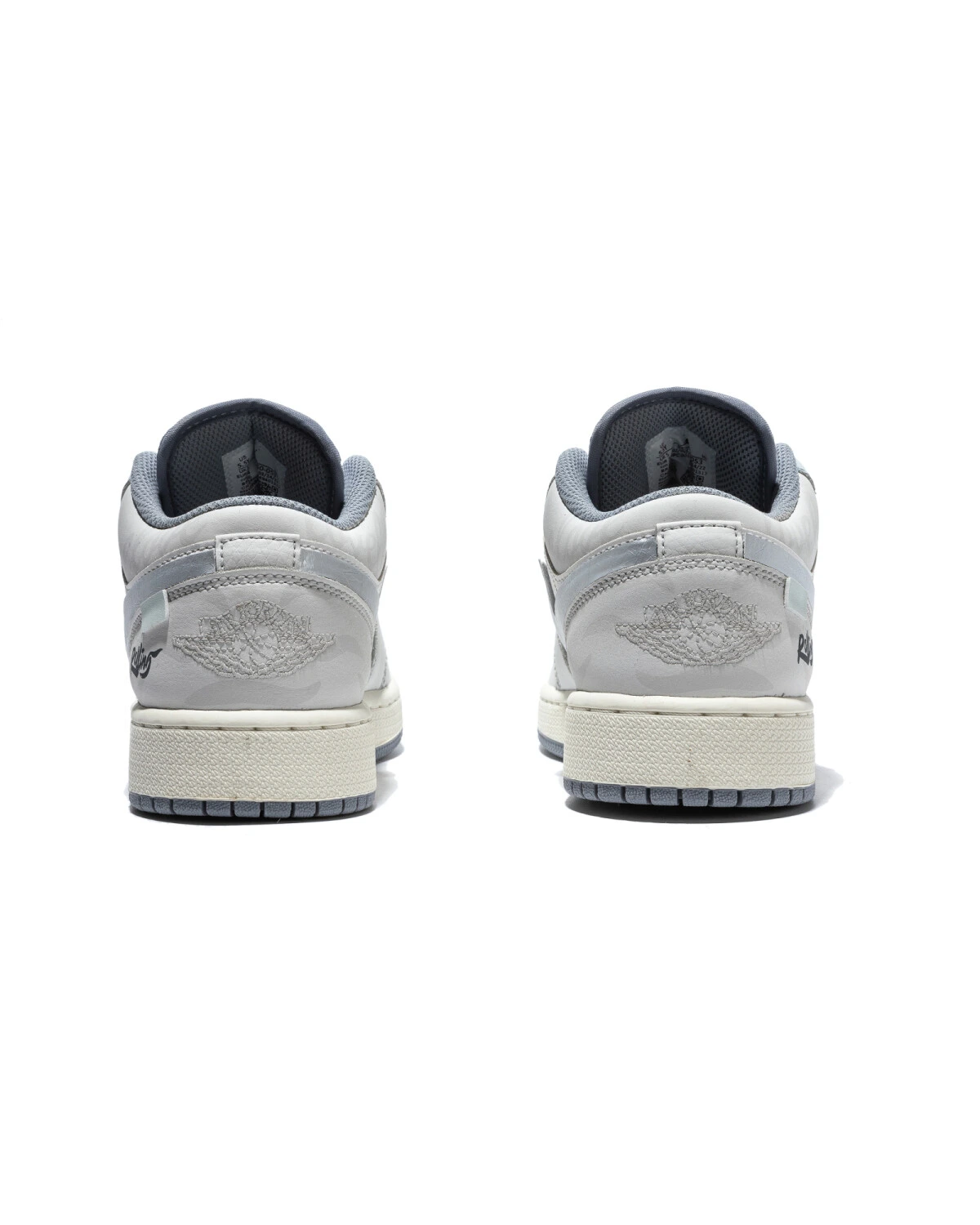 Jordan Air Jordan 1 женские кроссовки бело-серебристые картинка