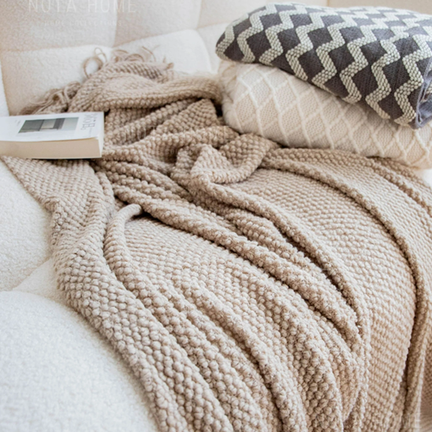 Плед в скандинавском стиле, акрил/флис, с бахромой картинка