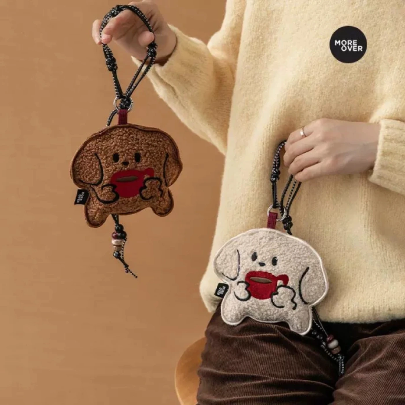 Брелок-чехол для наушики (бежевый) картинка