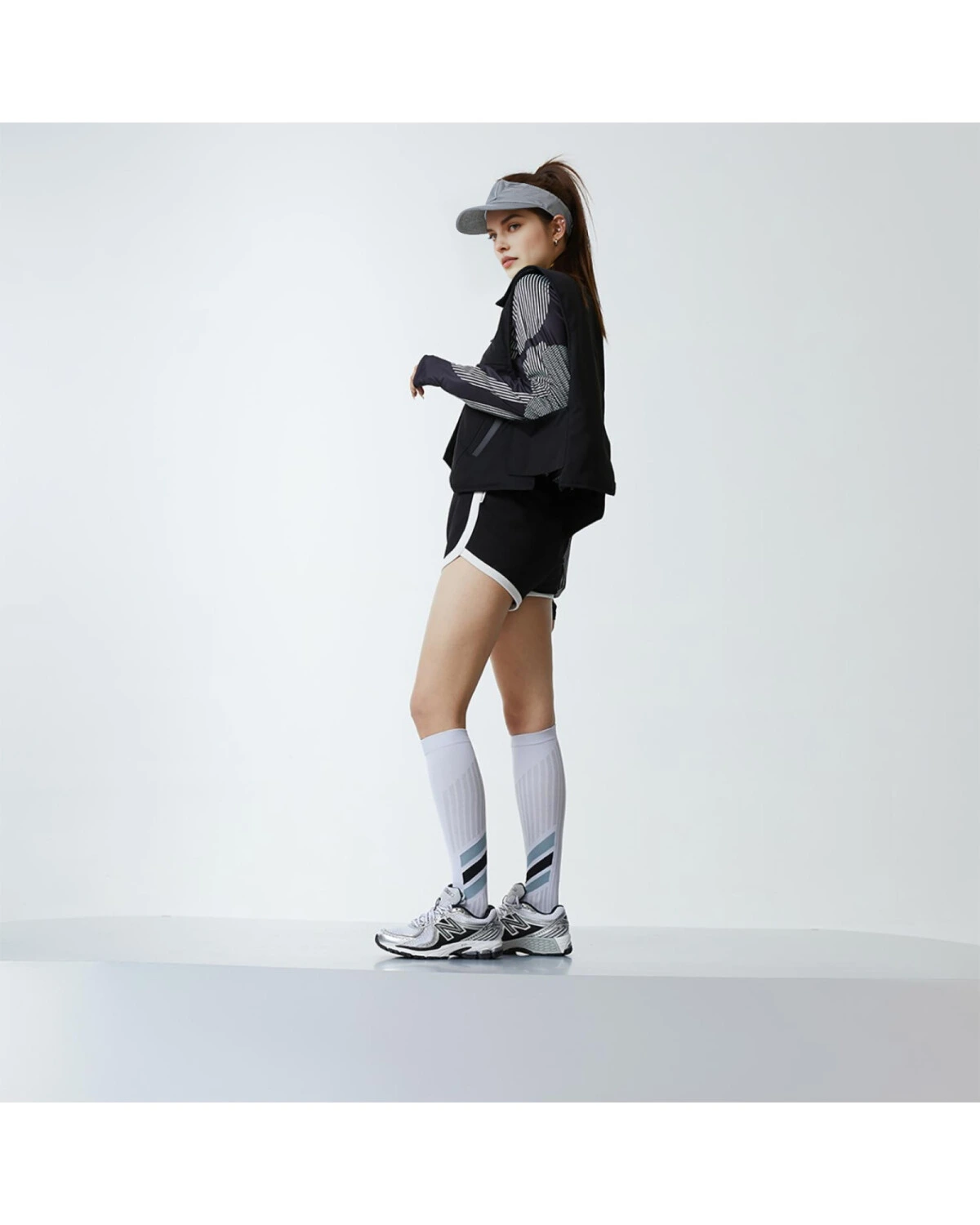 New Balance 860 v2 unisex беговые кроссовки из текстиля серебристо-черные картинка