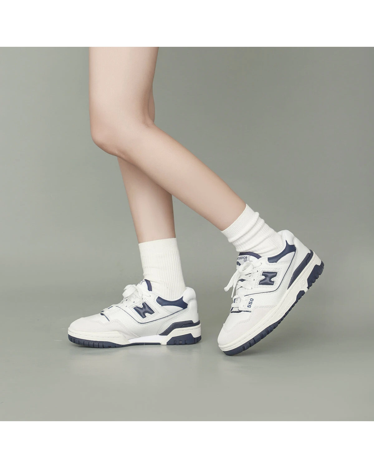 New Balance 550 unisex кроссовки белые с кожаной отделкой картинка