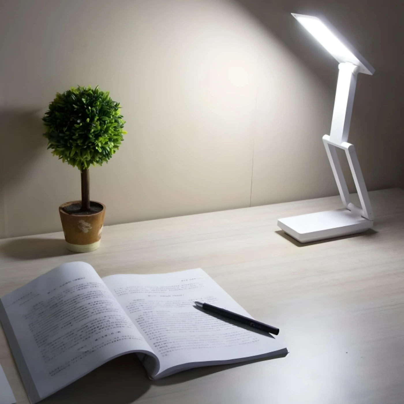 Складная перезаряжаемая настольная лампа картинка