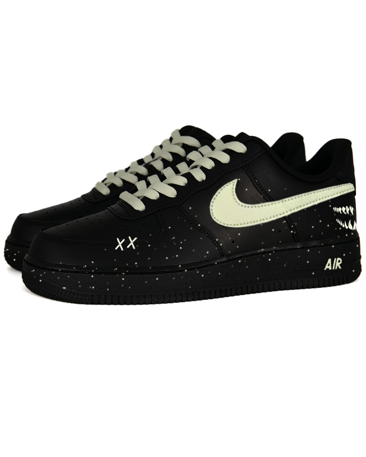 Nike Air Force 1 unisex кроссовки черные с белым логотипом картинка