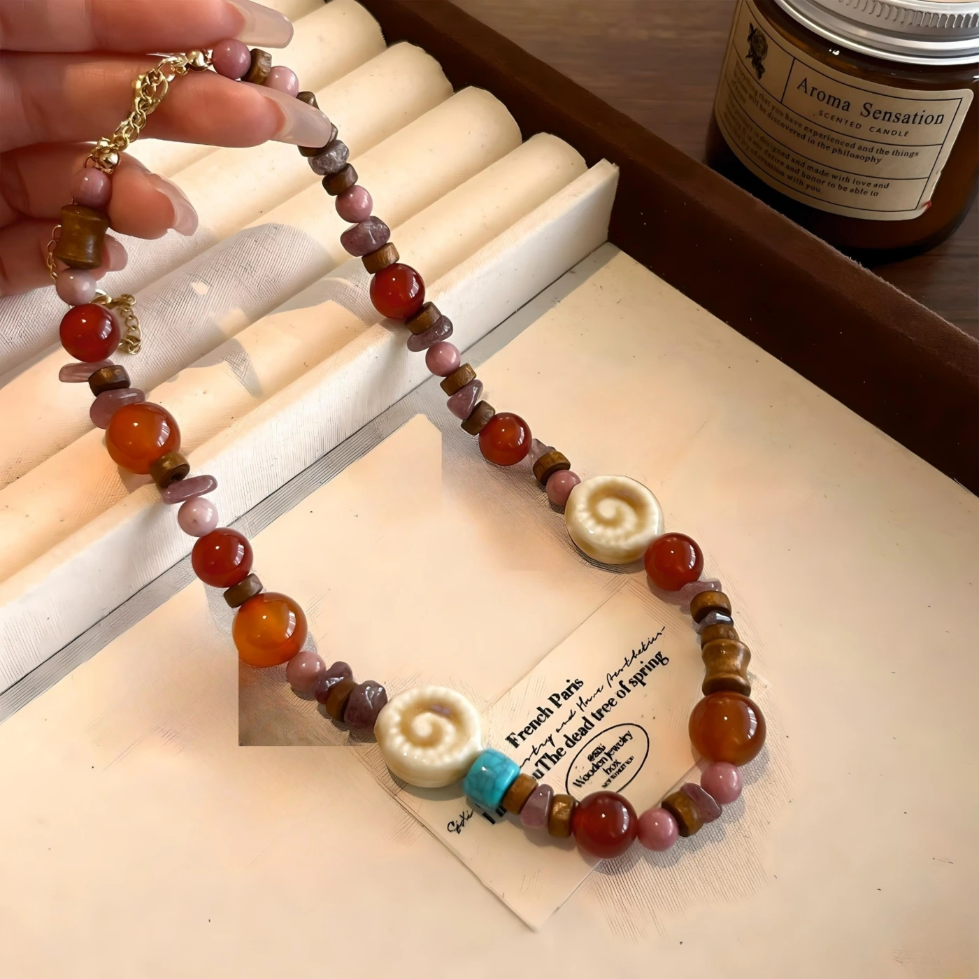 Стильные бусы из бисера картинка