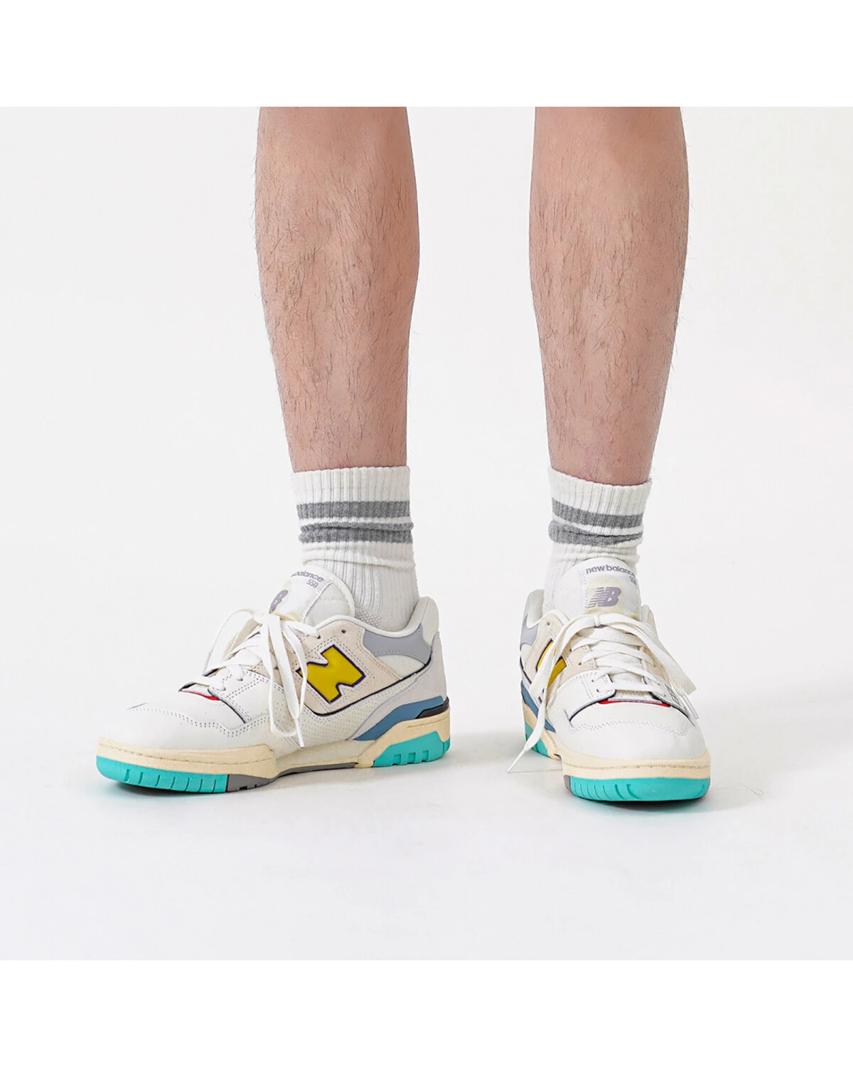 New Balance 550 unisex кроссовки белые с серо-голубыми вставками картинка
