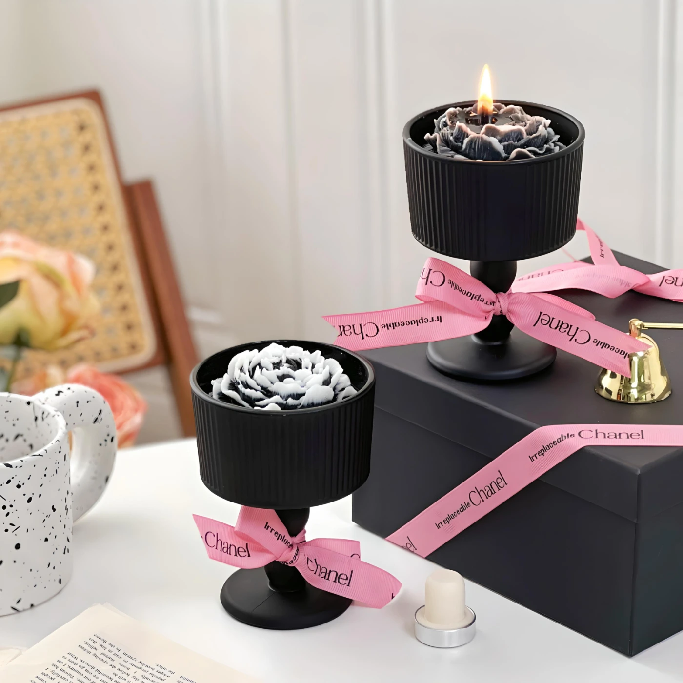 Подарочная коробка с ароматическими свечами картинка