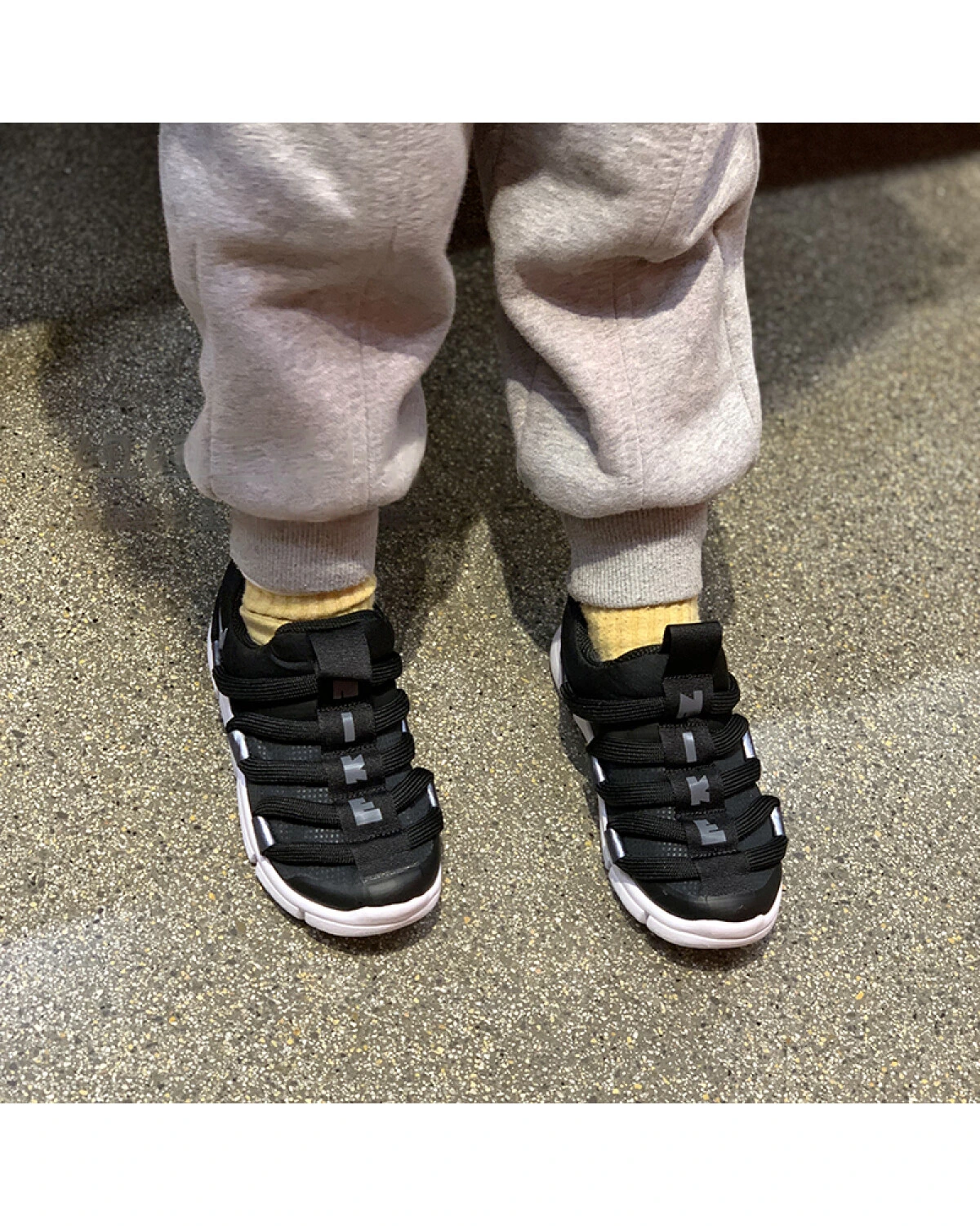Nike Novice EP детские кроссовки повседневные черные картинка