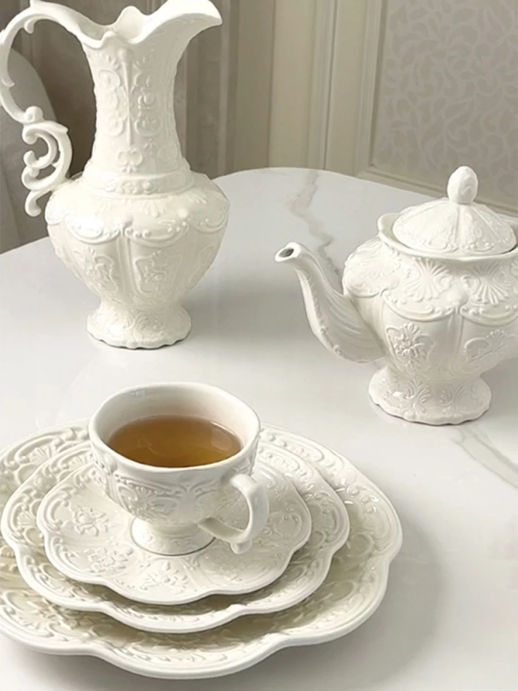 Чайник керамический для заваривания, с рельефным цветочным узором, в английском стиле, 1.1 л (Белый) картинка