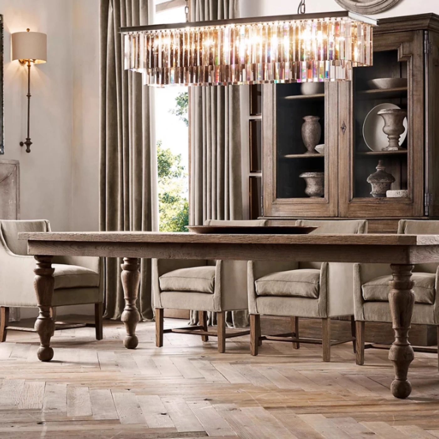 Линейная хрустальная люстра картинка