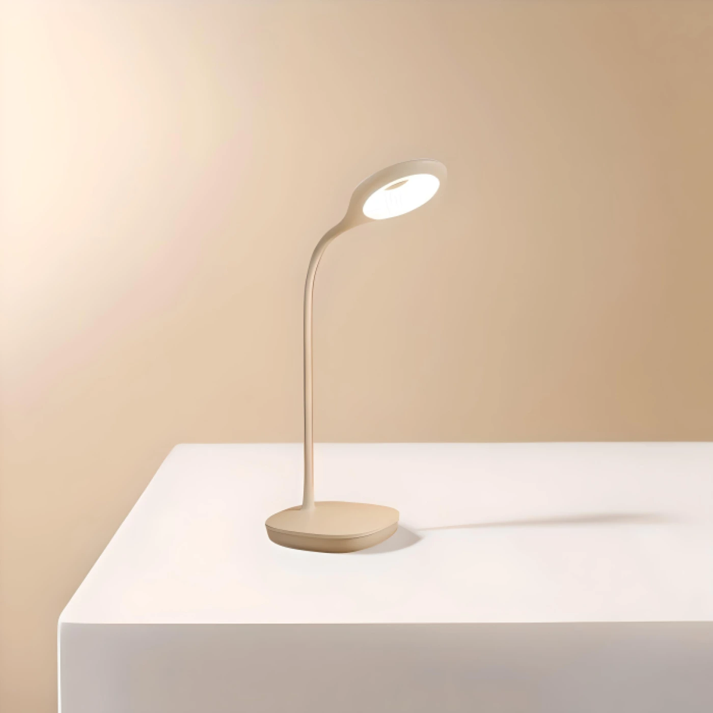 Лампа настольная Midea картинка