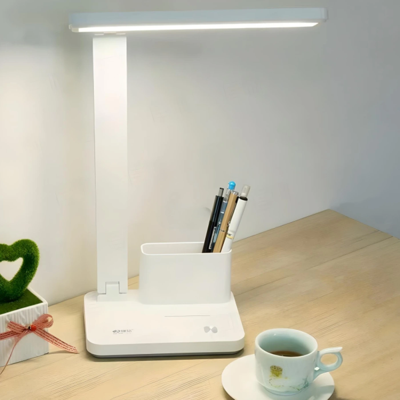 Многофункциональная настольная LED лампа картинка